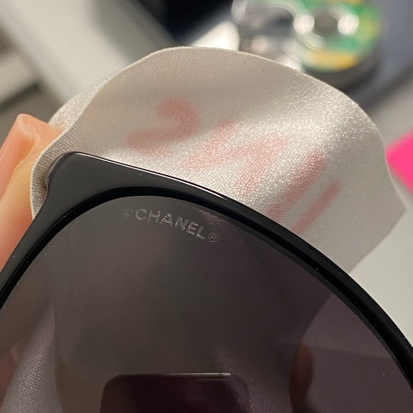 CHANEL Sunglasses - Picture 3 of 12